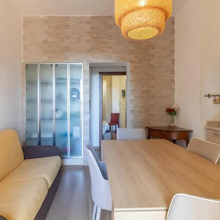 Saija Con Piscina Lejlighed